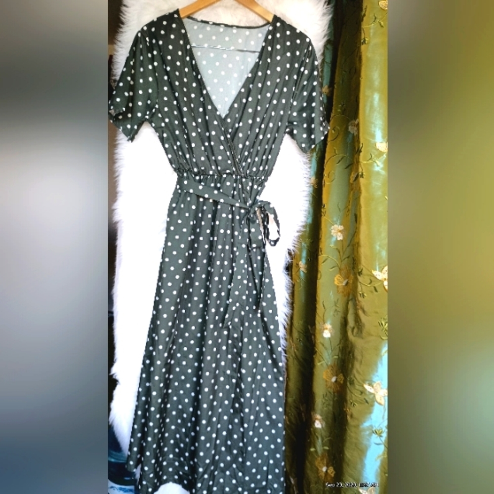 Polka dot dress, dark green Med. Wide upper arm, high waist, mid calf wrap skirt